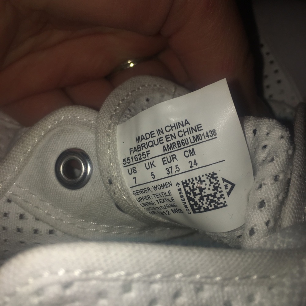 White converse - Picture 4 of 4